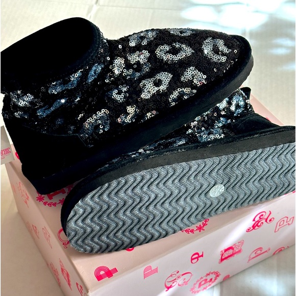 PINK Victoria's Secret Mukluk Bootie - Picture 6 of 7